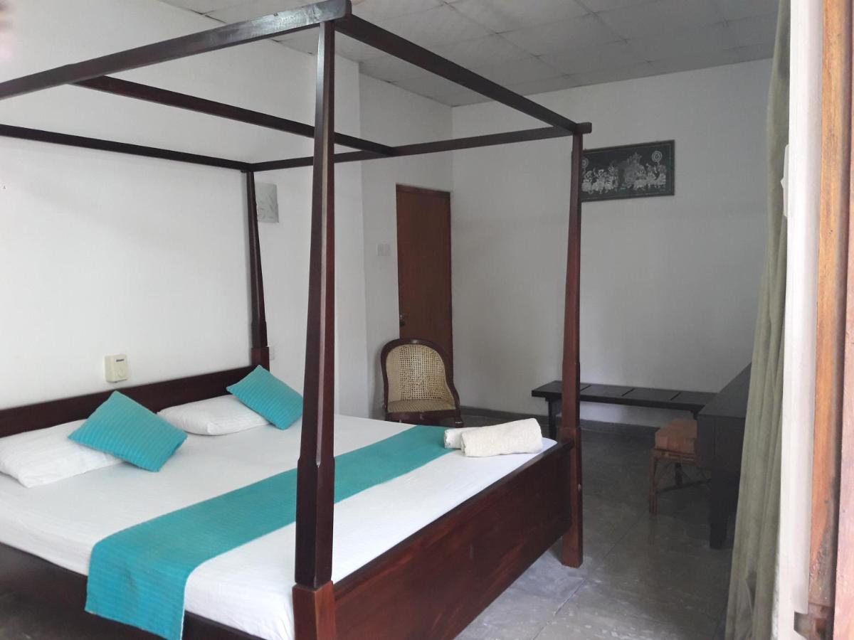Sea Front Hikkaduwa Apartment Exterior photo