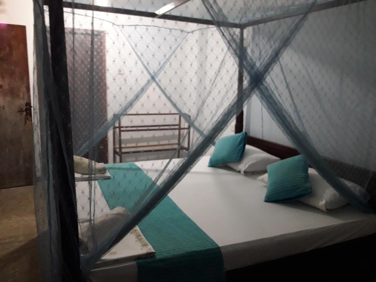 Sea Front Hikkaduwa Apartment Exterior photo