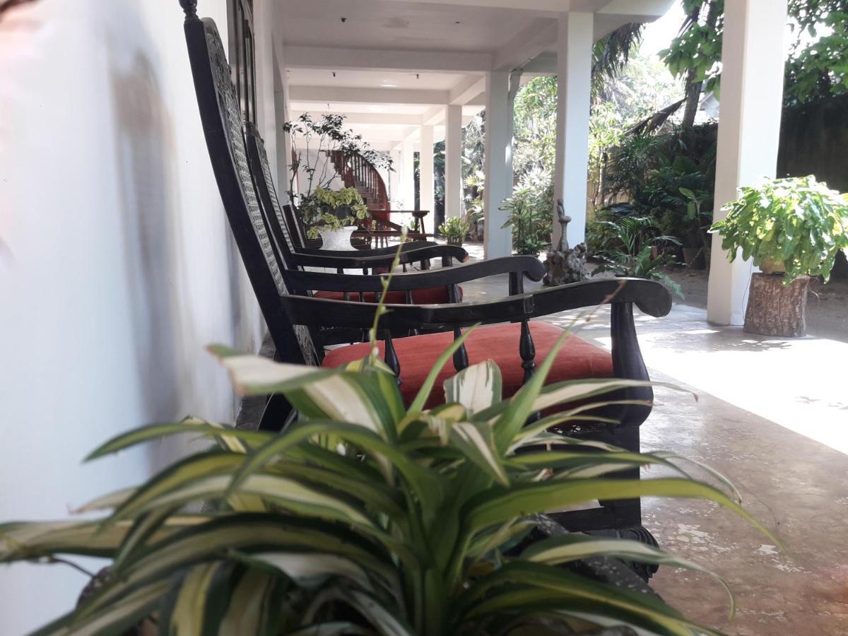 Sea Front Hikkaduwa Apartment Exterior photo