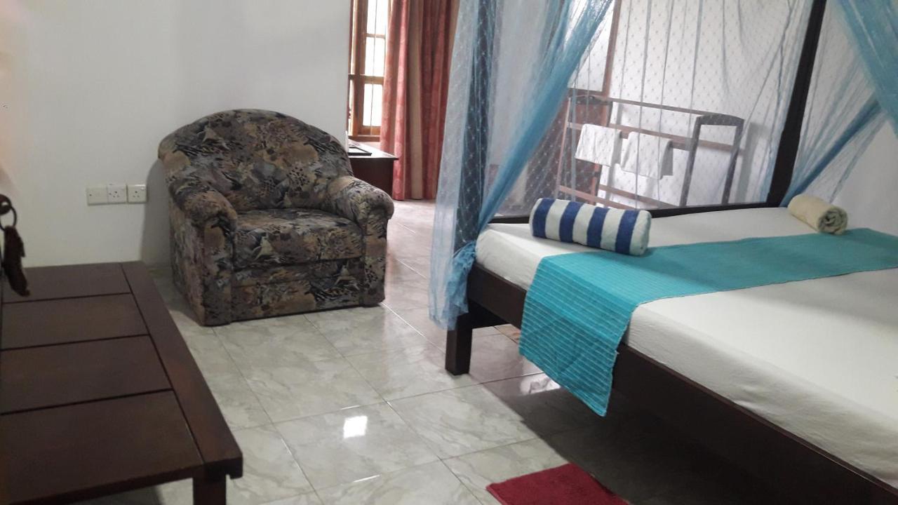 Sea Front Hikkaduwa Apartment Exterior photo