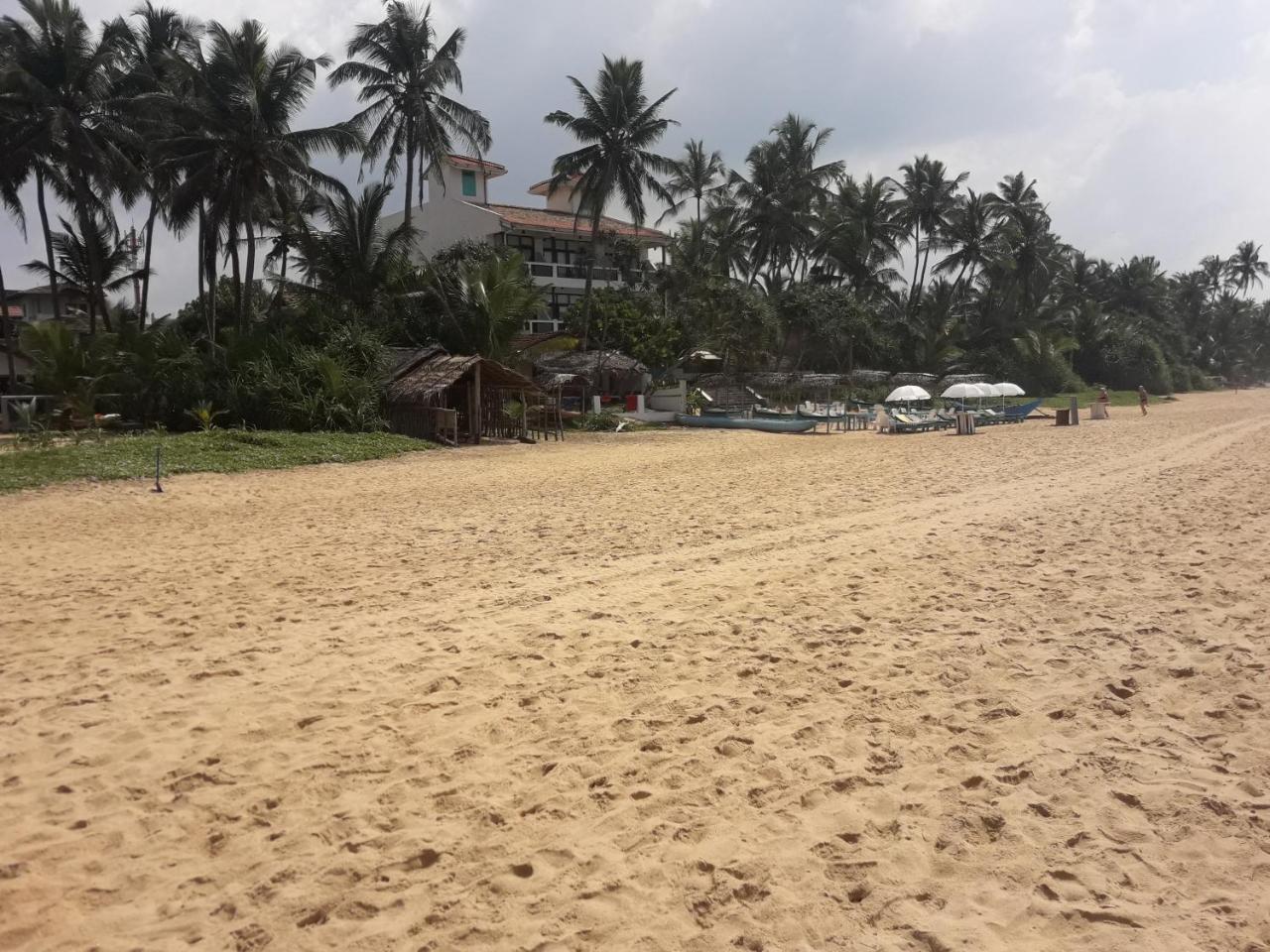 Sea Front Hikkaduwa Apartment Exterior photo